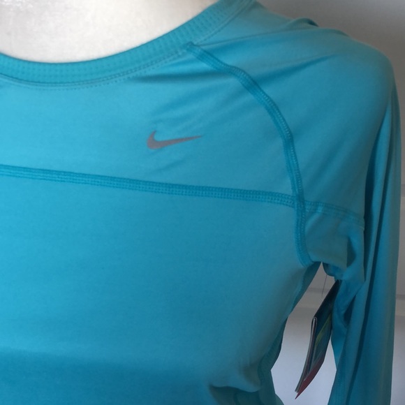 Nike Long Sleeve - Picture 2 of 7